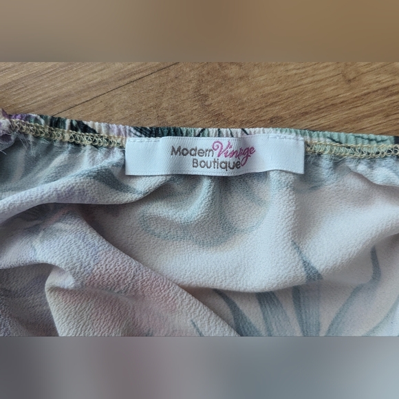 NWOT Hibiscus Floral Romper - Picture 4 of 5